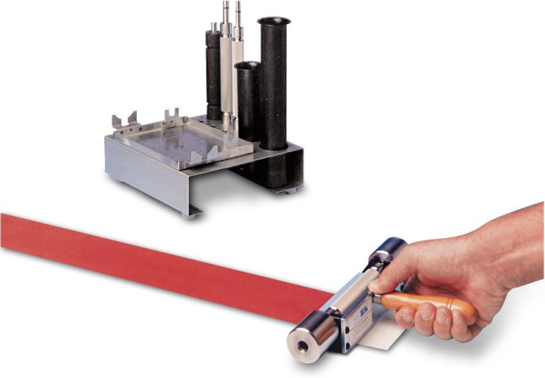 Roller applicator especially for flexo inks